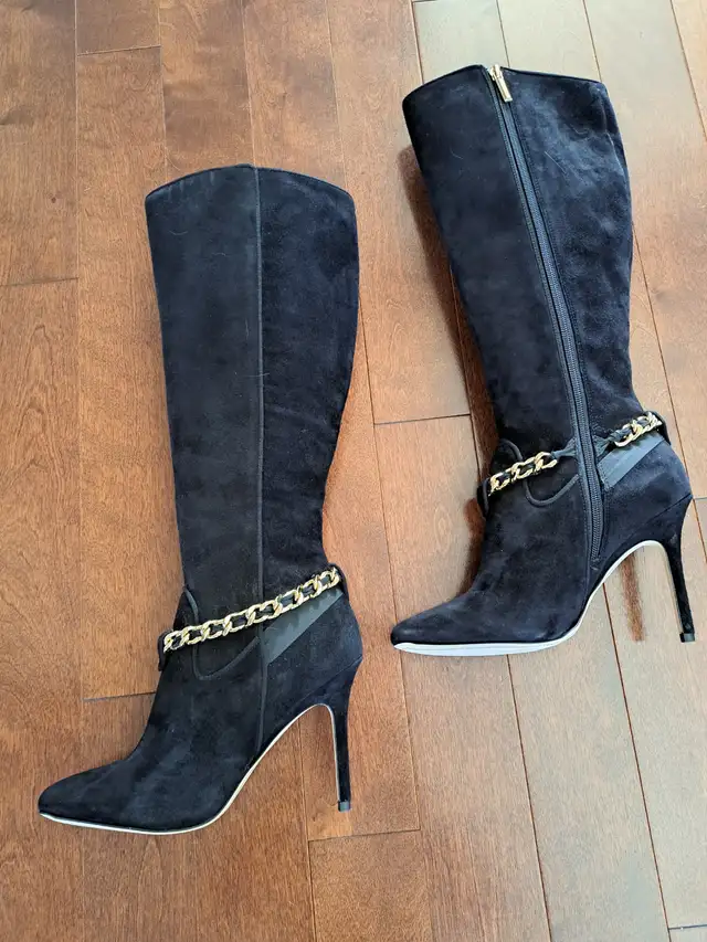 BOTTES CHICS EN SUÈDE NOIR in Women's - Shoes in Laval / North Shore - Image 2