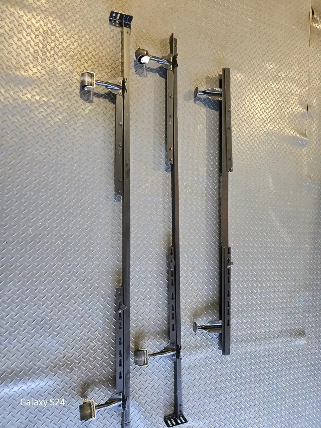 Metal Bed Frame in Beds & Mattresses in Burnaby/New Westminster - Image 2