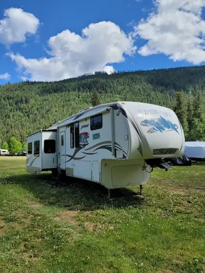✨ OFF-GRID / FULL-TIME LIVING / AIRBNB ✨ 2008 Keystone Everest 345S — 38 ft “Dragonfly Cottage” Comf...