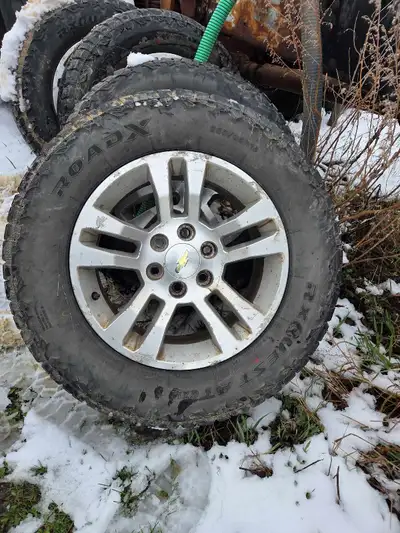 Hello I have for sale a set of 2005 Chevrolet Silverado 18 inch rim with some next to new tires. Put...