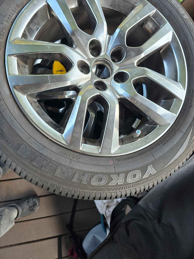 tire set. with. alloy veel. 225/60/18 in Tires & Rims in Mississauga / Peel Region - Image 3