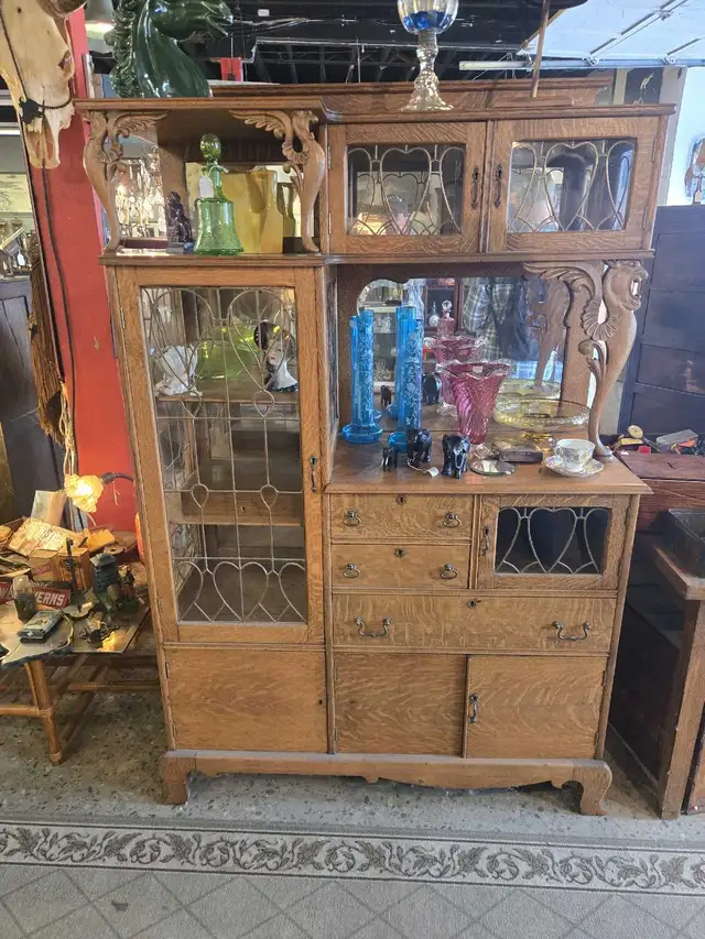 Antique oak  China Cabinet in Hutches & Display Cabinets in City of Toronto - Image 5