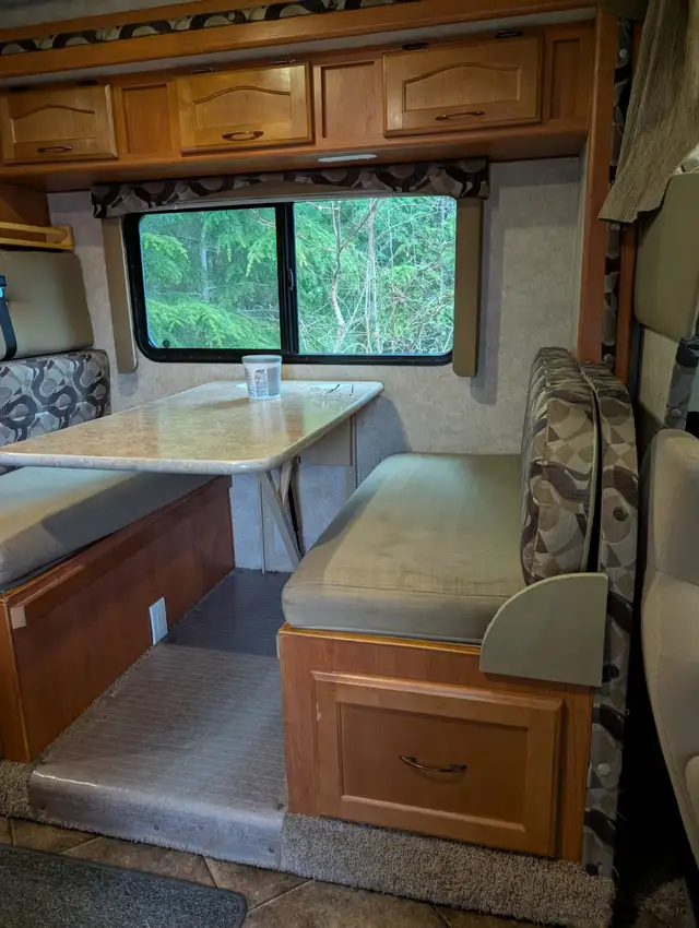 2012 Ford Adventurer 23' motorhome with 350 hp, very clean! in RVs & Motorhomes in Nelson - Image 9