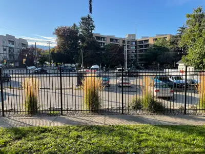 Good looking, large, bright unit. Recently renovated, with newer flooring and paint. Open living / k...