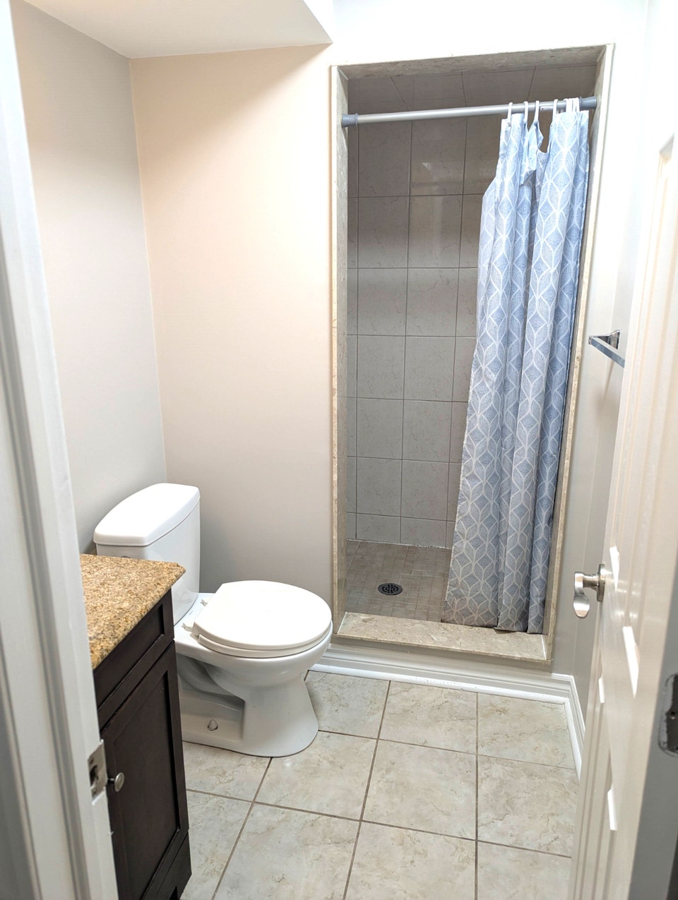 Large 3 Room, 2 Bath, 3 Parking Basement Apartment MILTON Nov. 1 3