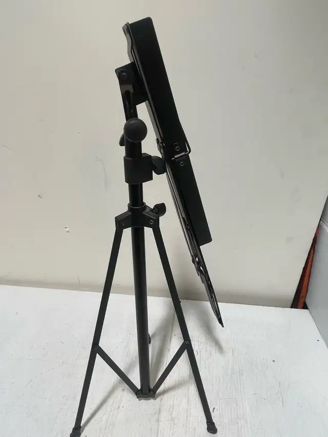 Portable Folding Tripod Easel Stand