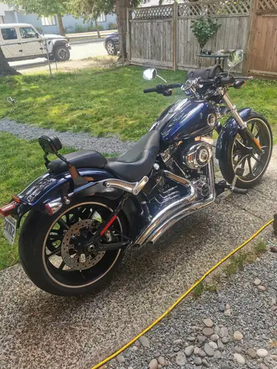 Purchased from Mountainview Harley Davidson in April with 13282kms. 3 hole oil done at 14500kms with...