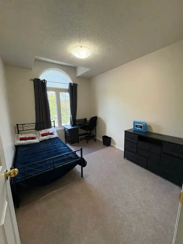 3 rooms rental - working Women/ ladies in Room Rentals & Roommates in Oshawa / Durham Region - Image 13
