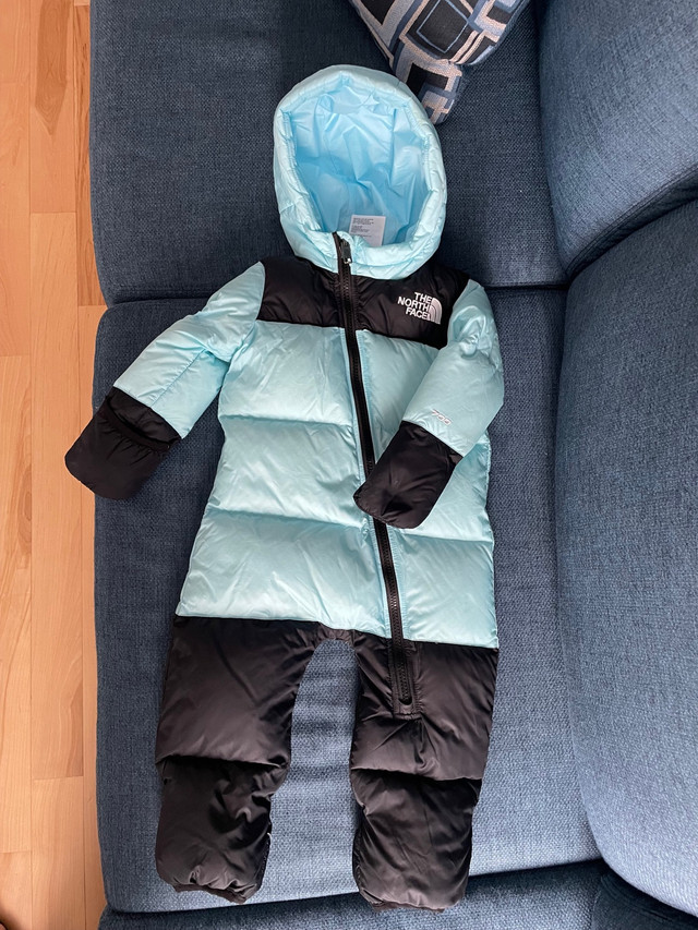 North face Snowsuit baby 6-12M  dans Vêtements - 9 à 12 mois  à Laval/Rive Nord