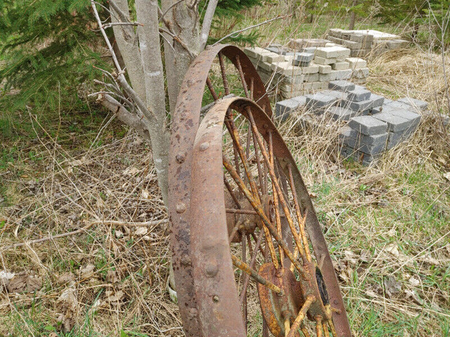 5 , steel wheels  ,garden decor in Outdoor Décor in Kitchener / Waterloo - Image 3