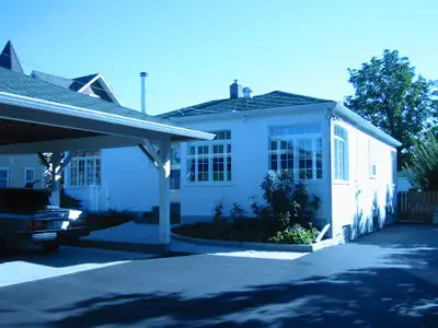 Shared Accommodation Quiet, clean, private furnished bedroom, living room and bathroom. Shared entra...
