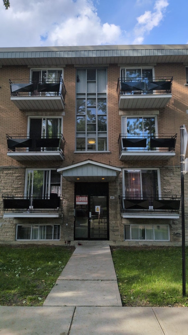 8745 Rue Notre-Dame E — photo 1