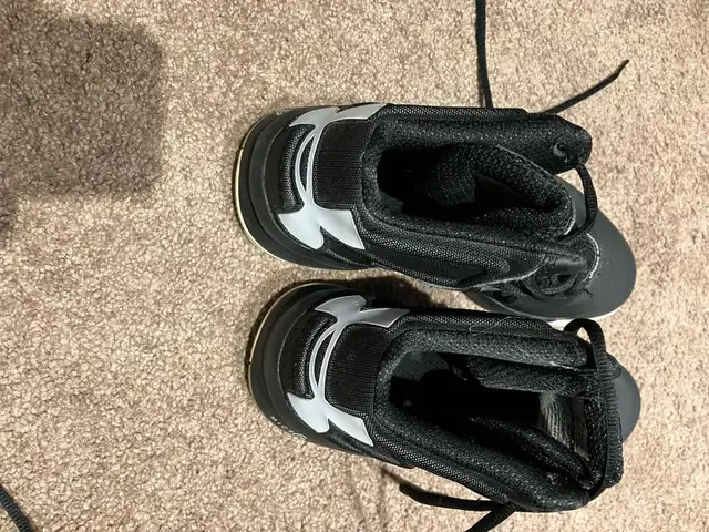 under armor shoes size 8.5 in Women's - Shoes in Hamilton - Image 7