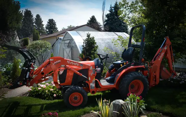 KUBOTA B2601 Tractor Package – Backhoe, Loader, Grapple – 67 Hrs in Farming Equipment in Lethbridge - Image 4