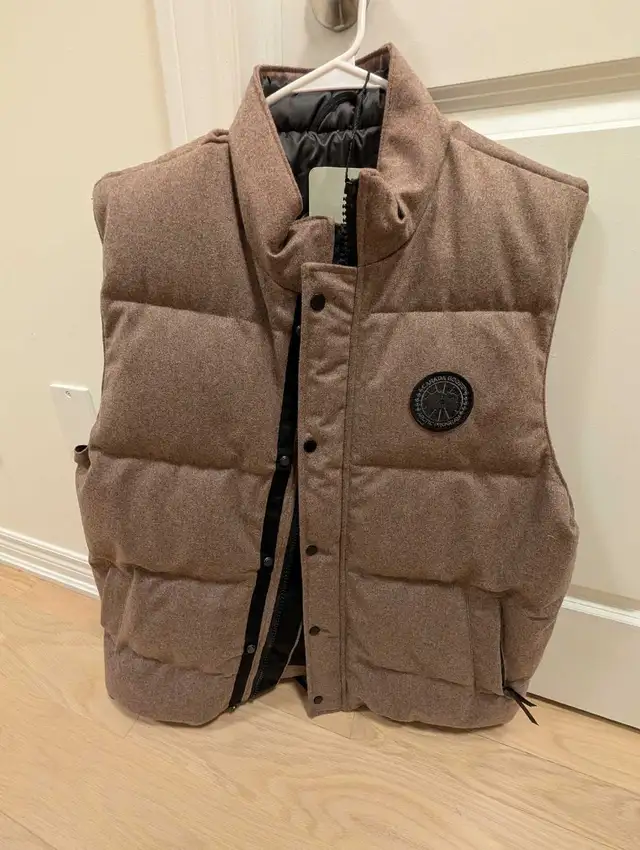 Canada Goose Garson Vest (Quicksand) size 2XL $380 (MSRP 850) in Men's in City of Toronto - Image 2