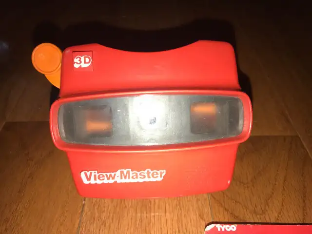 View-Master Lot 2 x 3D Viewers + 2 New set Reels + Vintage Sets in Toys & Games in St. Catharines - Image 4