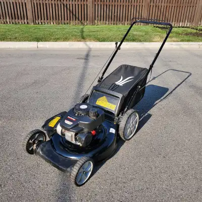 21" Gas Powered Lawnmower / Tondeuse a Gazon, View more
