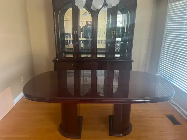 Italian Crafted Solid Cherry Wood Dinning Table Set with Hutch in Dining Tables & Sets in City of Toronto - Image 6