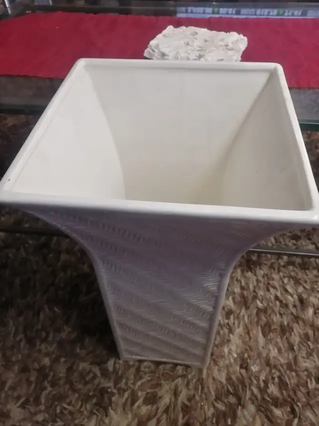 Large ceramic vases $10 each553852209935820801