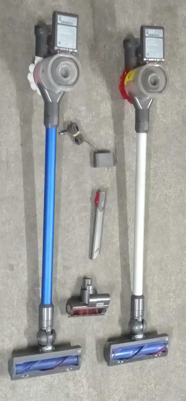 Two Dyson Vacuum Cleaners V7 Cordless Cord-Free Stick Handheld in Vacuums in City of Toronto - Image 3