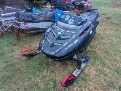 1999 Polaris 700 7800km Runs great starts first pull Has a can on it sounds good. New belt Fast sled...