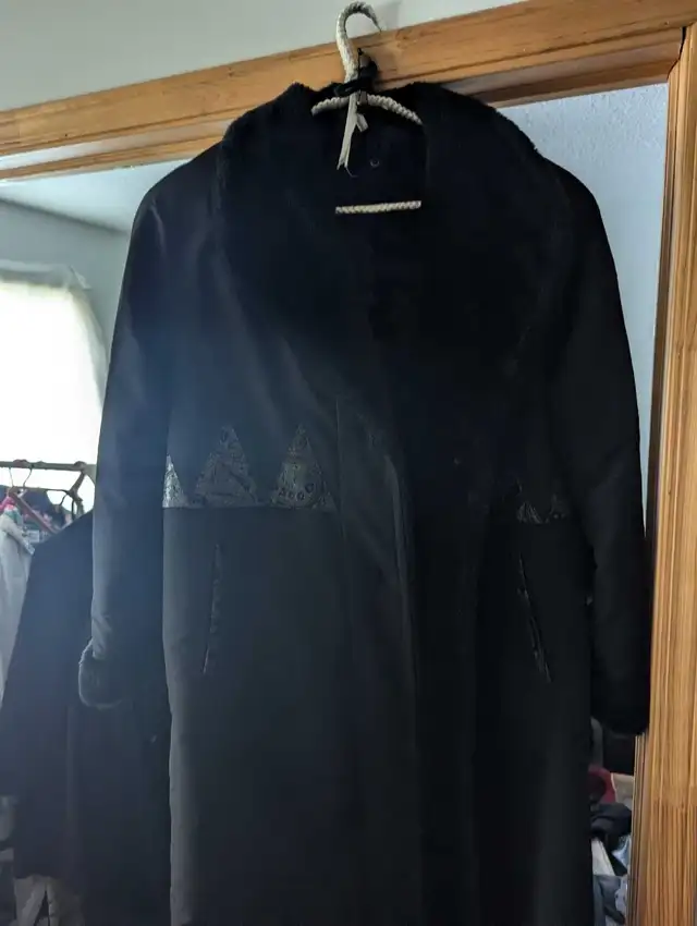 medium lawn jacket women's winter in Women's - Tops & Outerwear in Edmonton - Image 3