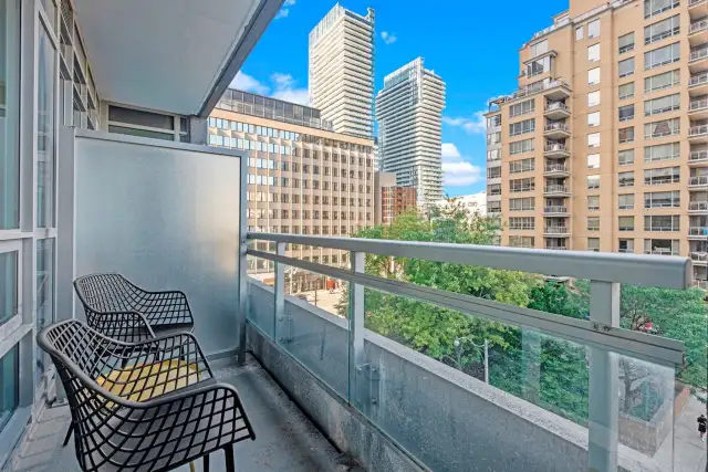 Stunning Modern 2bed/2bath Furnished Apt in Other Countries in Canada - Image 3
