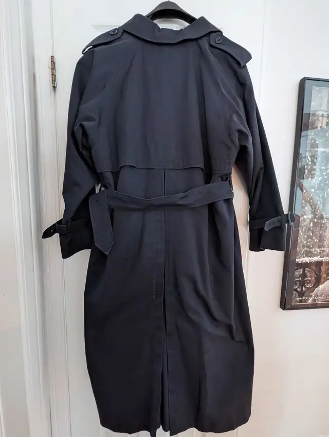 Genuine Vintage Woman's  Burberrys Trench Coat in Women's - Tops & Outerwear in Mississauga / Peel Region - Image 11