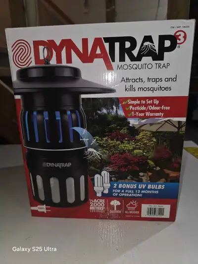 Keep your outdoor spaces mosquito-free with this DynaTrap 3 mosquito trap. This trap is in like-new...