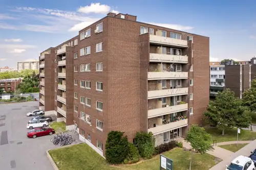 Spacious 4½ Apartment for Rent This bright and spacious 4½ apartment offers everything you need, wit...