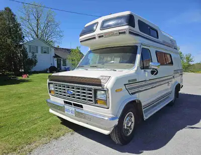 Classic RV built for off-grid /boondocking/ camping has propane furnace hot water and fridge ,burner...