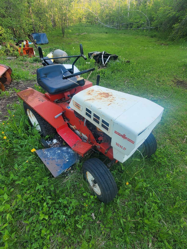 Lawnmowers and snowblowers in Lawnmowers & Leaf Blowers in Kawartha Lakes