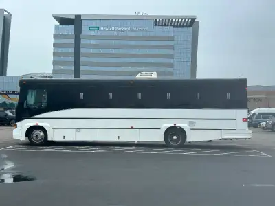 For sale is a 2001 Freightliner Party/Limousiene bus. Diesel Cummins engine with Allison Transmissio...