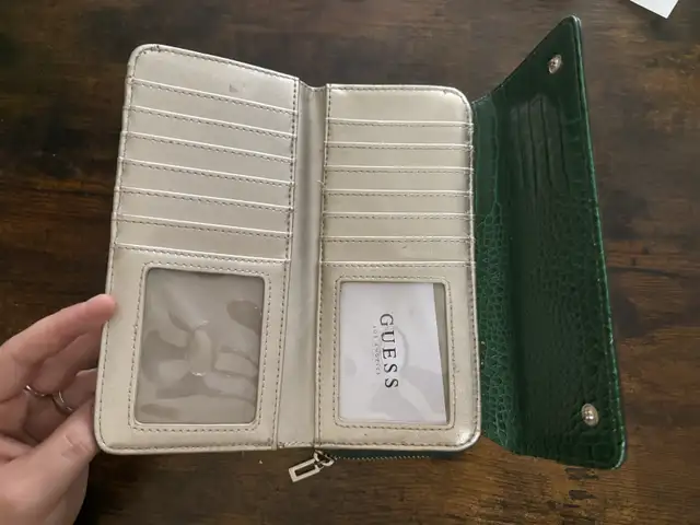 Guess Wallet in Women's - Bags & Wallets in Kitchener / Waterloo - Image 6