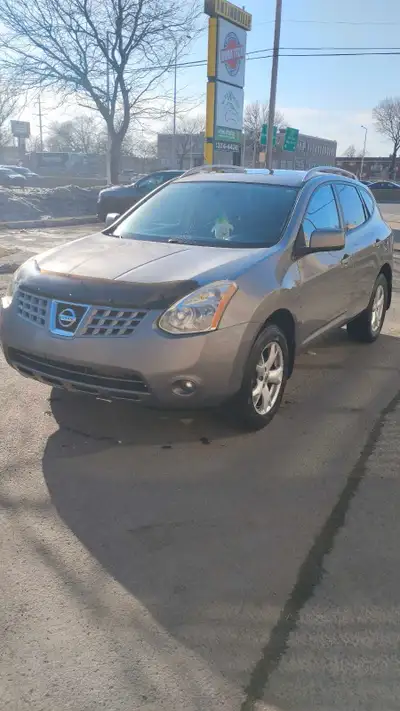 2008 nissan Rogue SL , 4 Cyl. 2.5L Automatique, 212000 km elle est toute équipée avec vitres et miro...