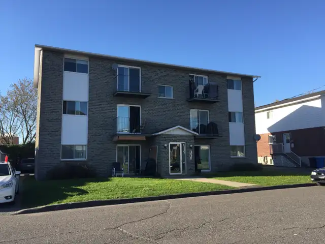 Logement à louer in Long Term Rentals in Granby - Image 2