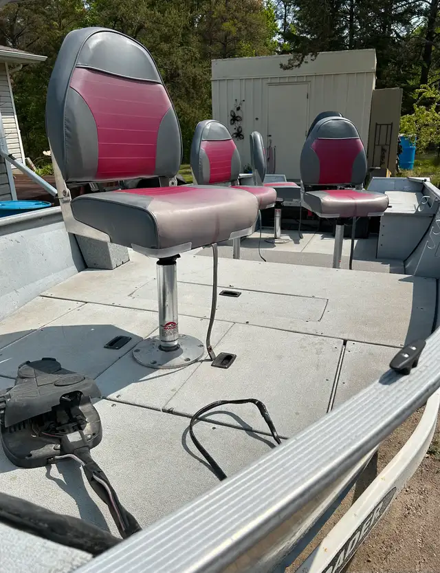 18’ Crestliner Canadian in Powerboats & Motorboats in Winnipeg - Image 8