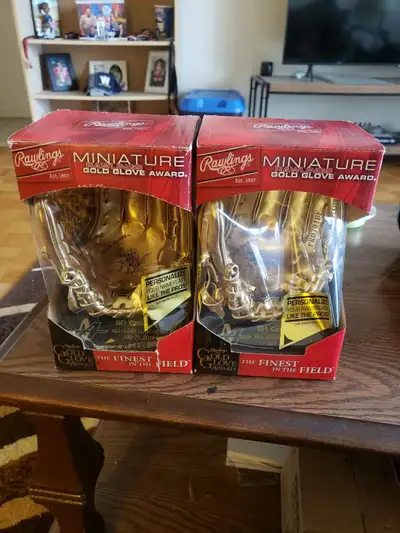 2x Rawlings Miniature Gold Glove baseball awards Award a player on your team for their hard work and...