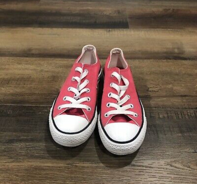 Pink Converse. Sizes 6 & 8 (women's) in Women's - Shoes in City of Toronto - Image 3