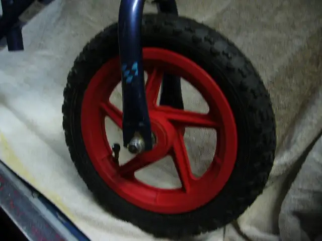 Velo pour debutant sans pedalier, pneus a air 12 po (huffy) in Kids in Longueuil / South Shore - Image 8