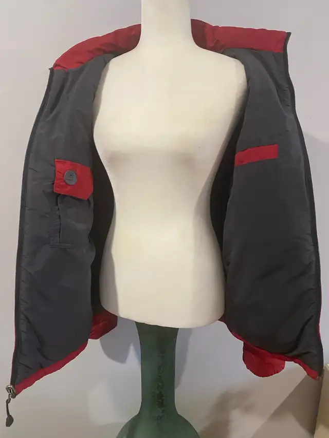 Eddie Bauer Puffer Jacket size L in Men's in Mississauga / Peel Region - Image 9