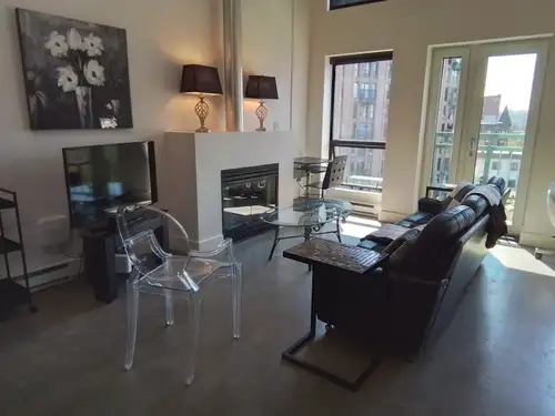 $2,600/month -includes Furniture and household items -includes Hydro -includes Internet/Cable - incl...