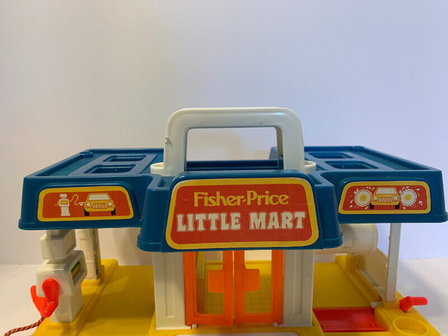Vintage fisher price little people little mart in Toys & Games in St. Catharines - Image 3