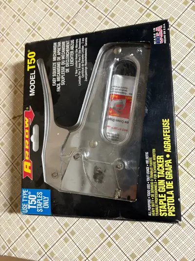 brocheuse , View more