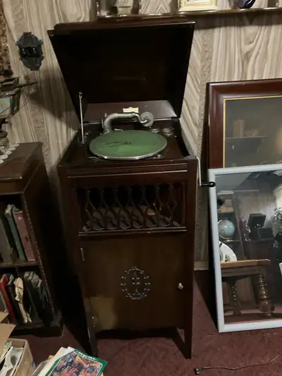 Phonograph Nice cabinet see other pics, View more