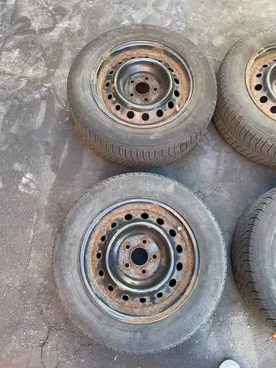 215/60/R16 winter tires with rims for QUICK sale for $250 or best offer 3 Michelin X-Ice (215/60/R16...