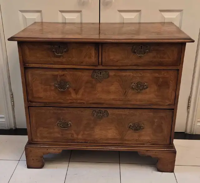 Early 18th Century Walnut Chest of Drawers in Hutches & Display Cabinets in City of Toronto - Image 2