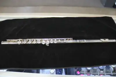 Armstrong 102 Concert Flute – Made in USA- W/ case (#7492), View more