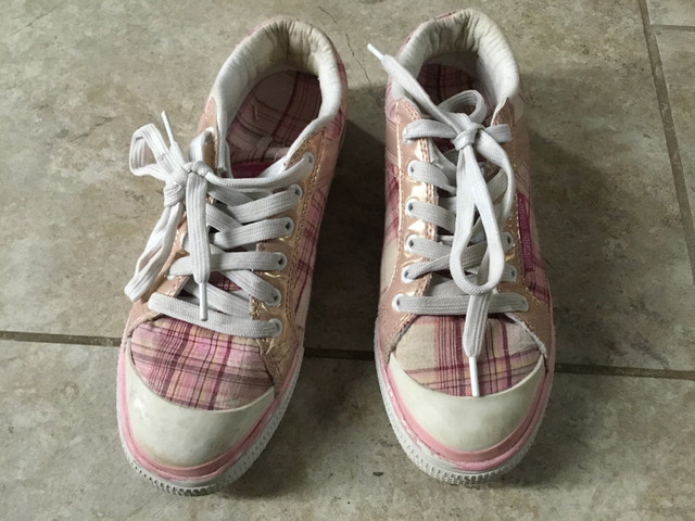 Pink plaid girls/ladies’ shoes Size 7.5 dans Femmes - Chaussures  à Guelph - Image 2