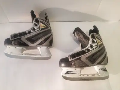CCM CUSTOM 01 HOCKEY SKATES YOUTH SIZE 12, View more